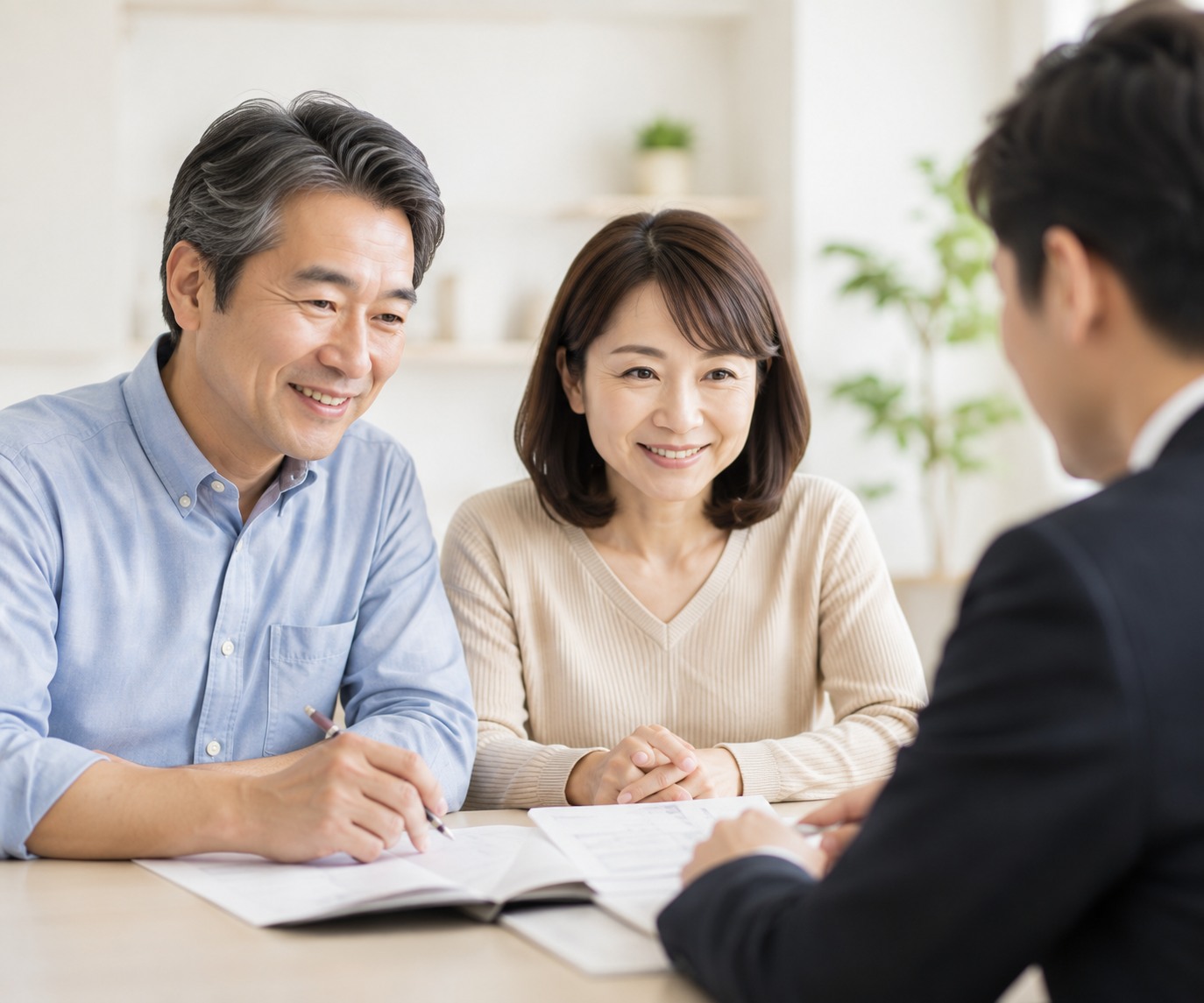ご夫婦が担当者と相談している様子